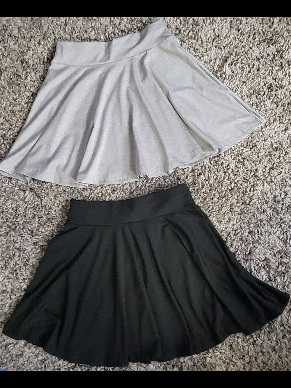 Yozy Medium FlaredSkirts – Black and Light Gray
